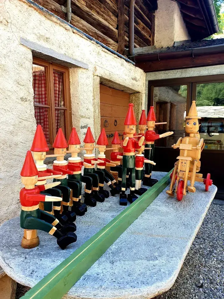 Kasia Bogo_Caffè-Bar Geni_Mesocco_review