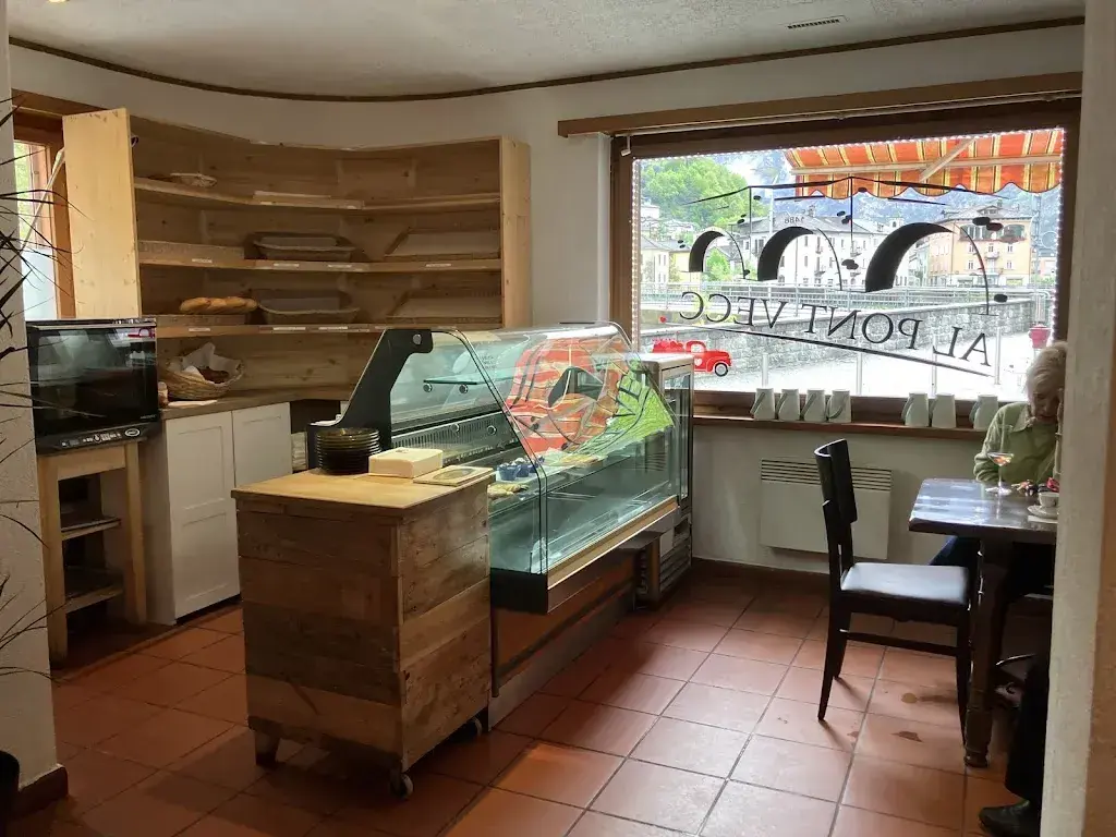 Andreas Lucco_Al Pont vecc_Roveredo_review