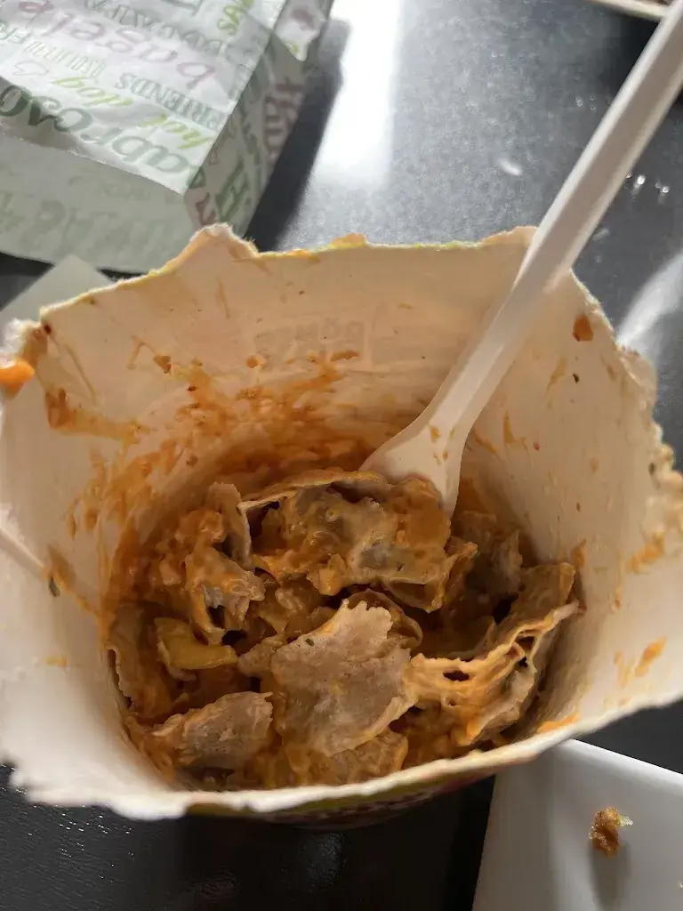 Julia Sanchez_Pizza Arena_Biel_avis