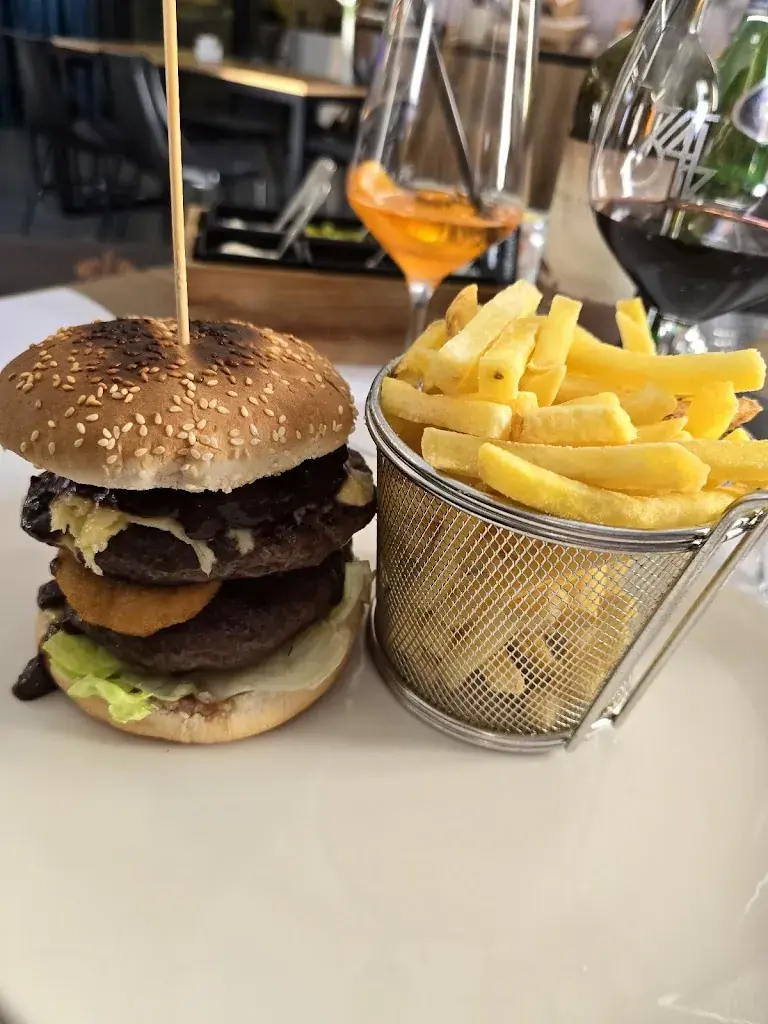 Bistro 3544_Lumino_slider_image_3