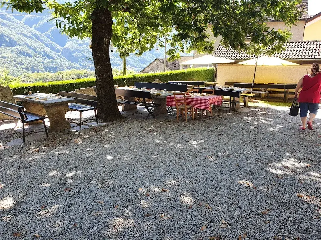 Grotto Milani restaurant in Ludiano