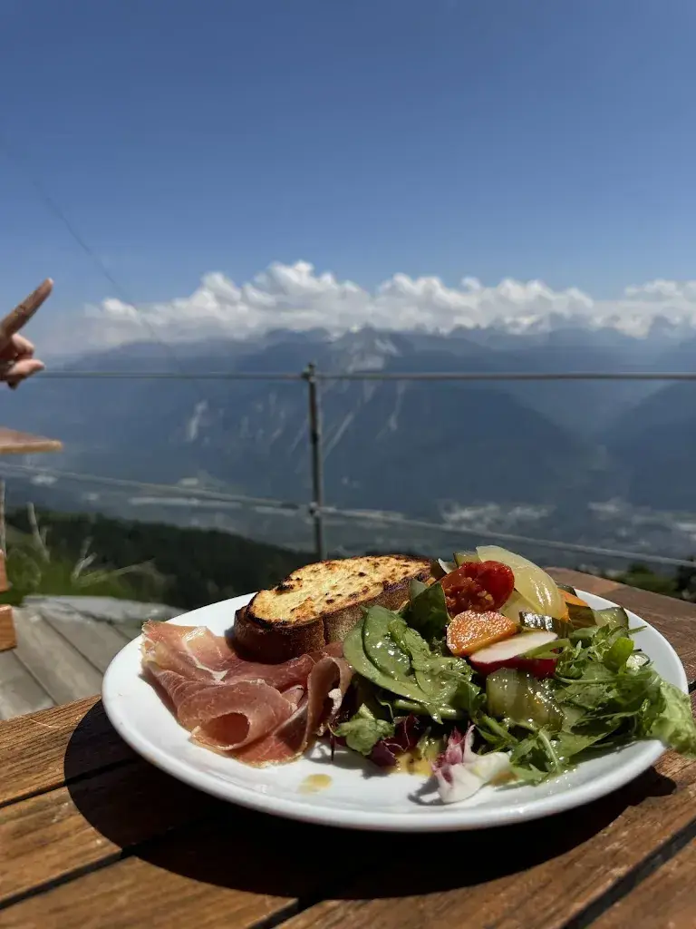 Piotr Kupiec_Cabane des Violettes CAS_Crans-Montana_review