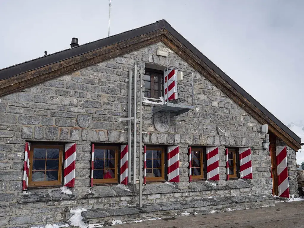 Paul Renner_Cabane des Violettes CAS_Crans-Montana_review