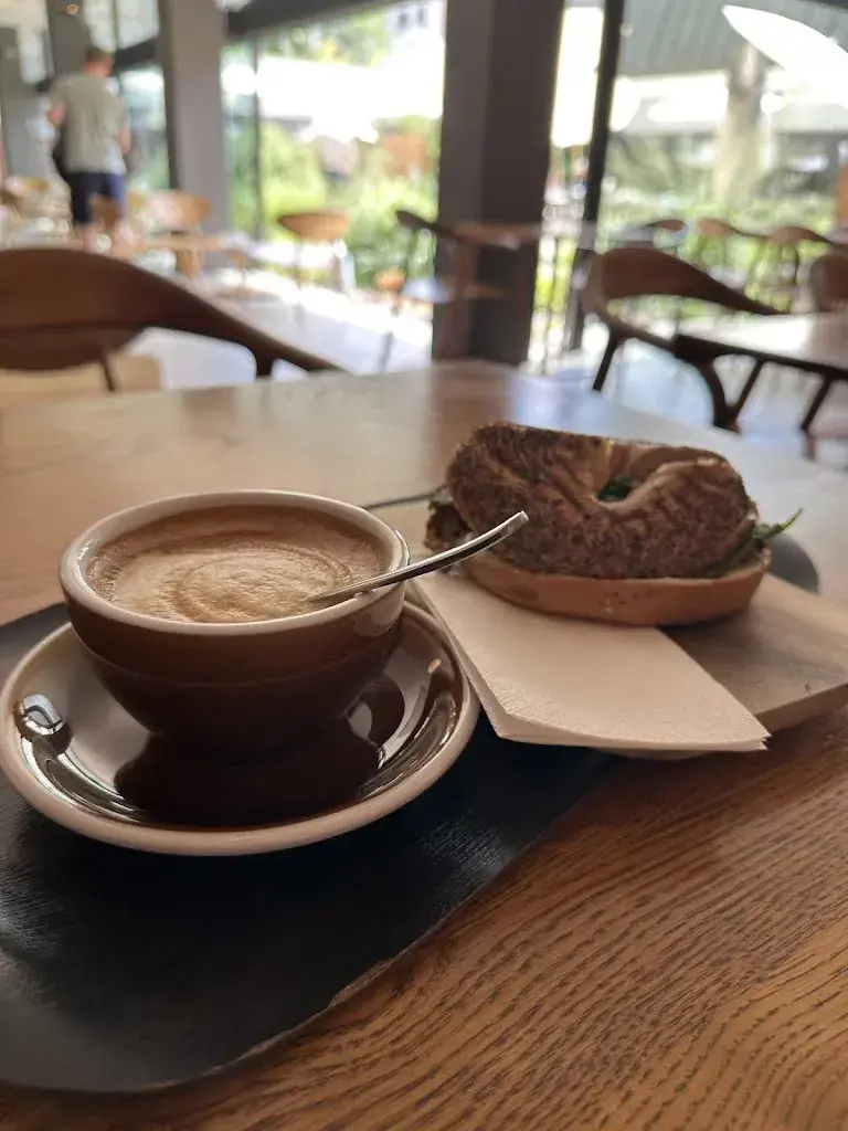 Dina Hassouneh_Farel Bistro & Take Away_Biel_review