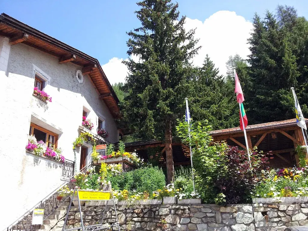 Pension Restaurant Hirschen restaurant in Lü