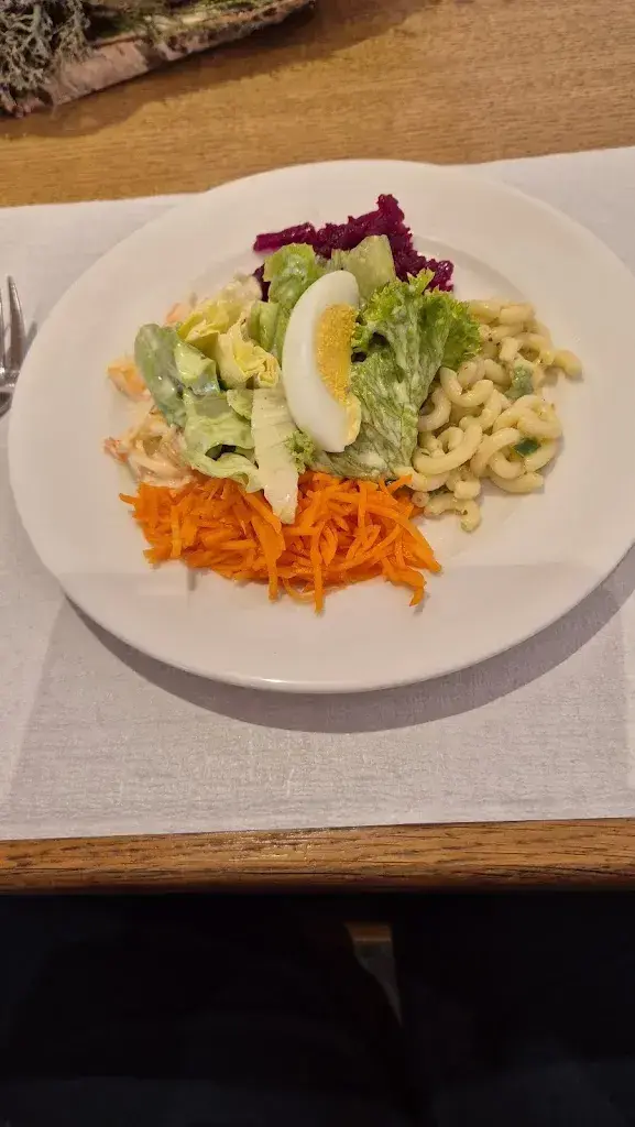 Jerome Minder_Bahnhof - Huttwil_Huttwil_review