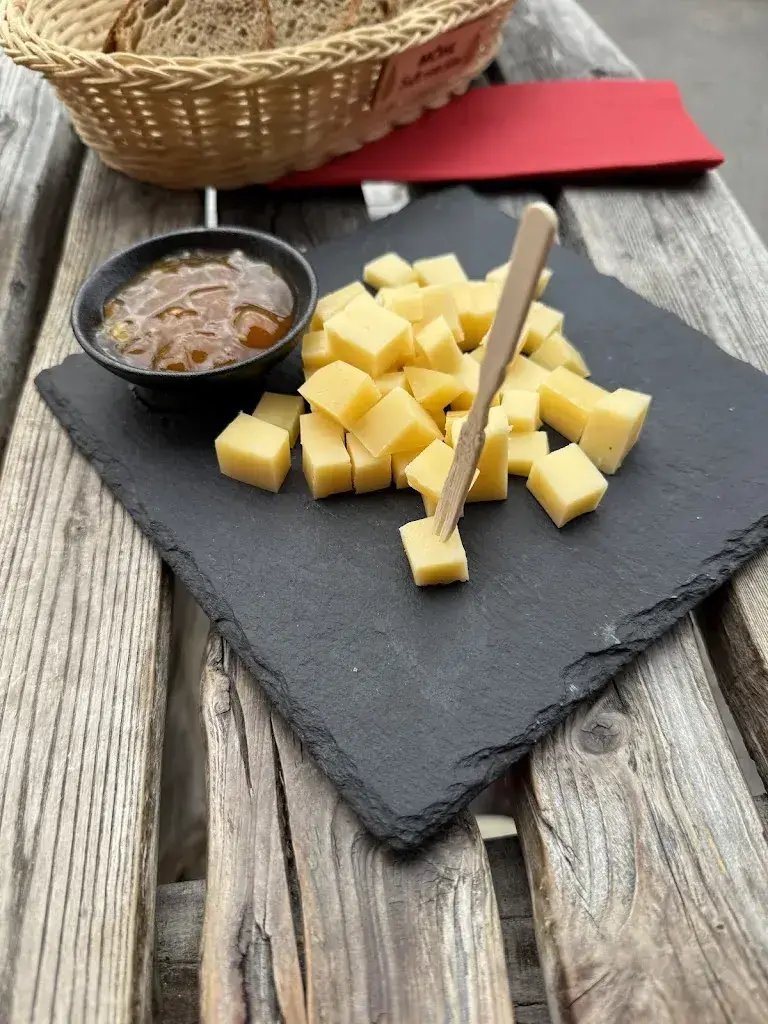 Alex Michler_Restaurant Bahnhöfli Saas_Saas im Prättigau_recensione