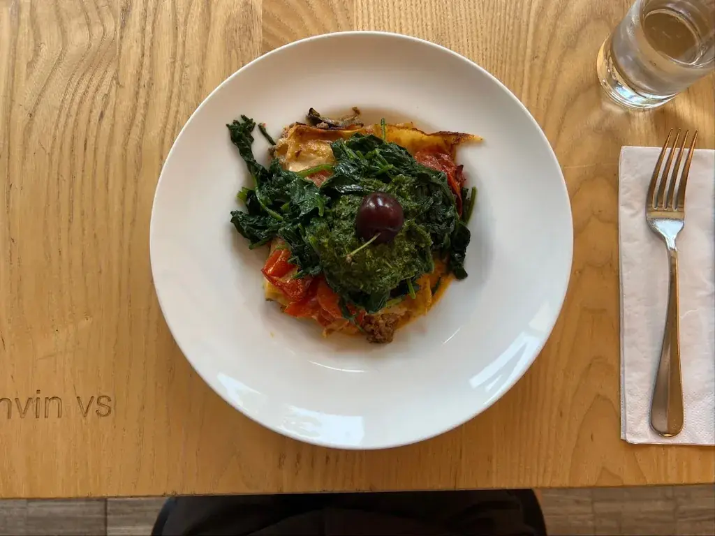 une fille qui découvre_las alps_Bern_Bewertung