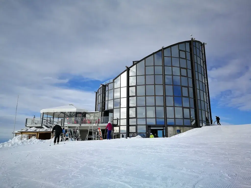 Ian_Tournant Panoramique Le Kuklos_Leysin_review