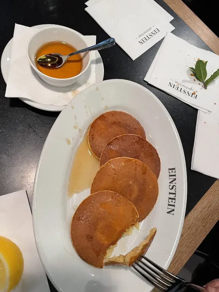 mani vannan_Einstein – café & bel étage_Bern_recensione