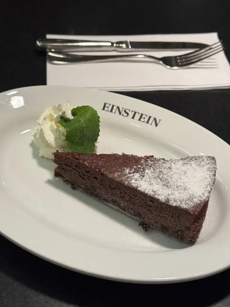 Angie K._Einstein – café & bel étage_Bern_recensione