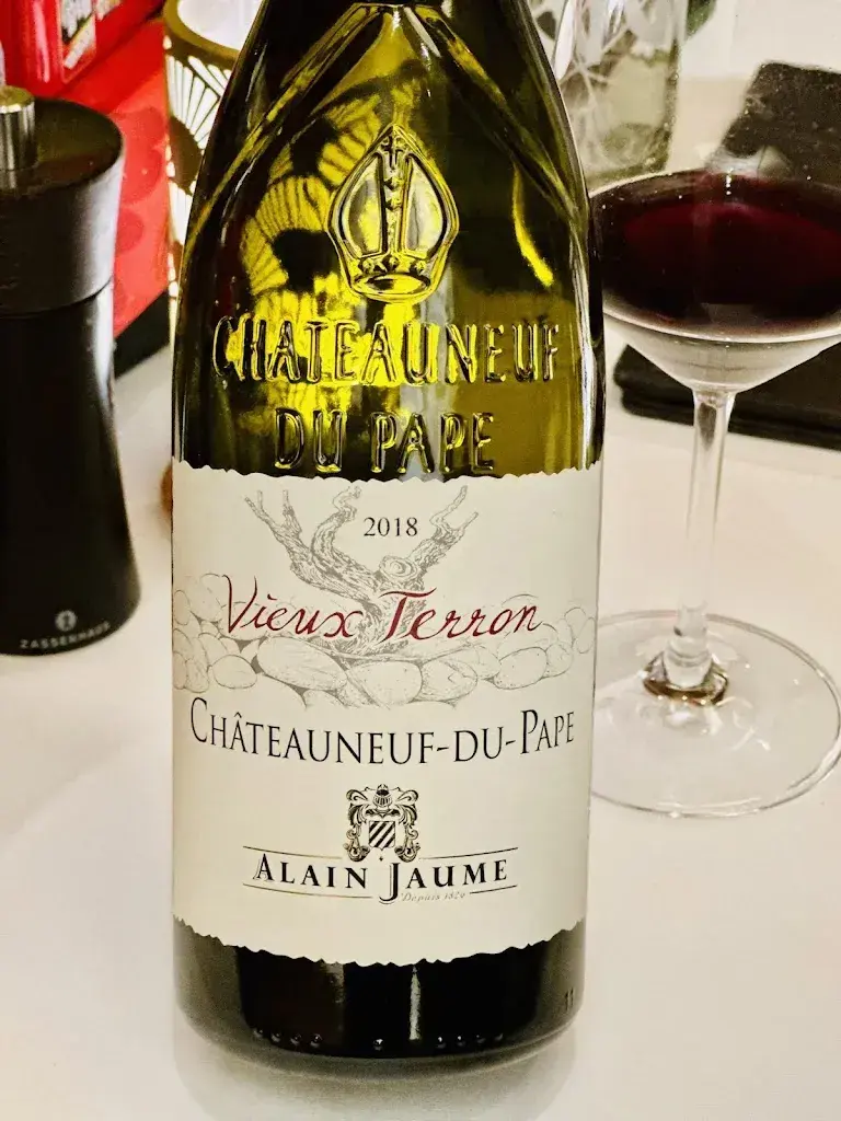 Erjena Keller_BÄR'S Café Bistro Lounge_Klosters-Serneus_recensione