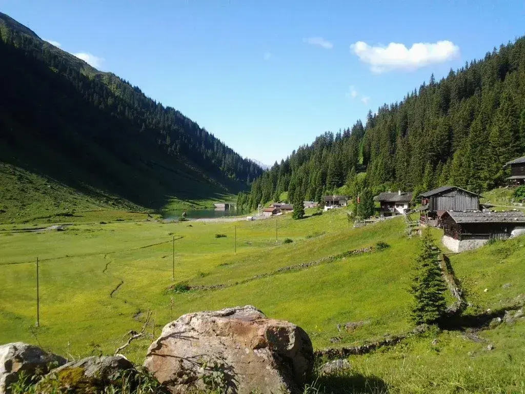 Davide Rimoldi_Berghaus Erika, Michael Kern_Klosters-Serneus_recensione