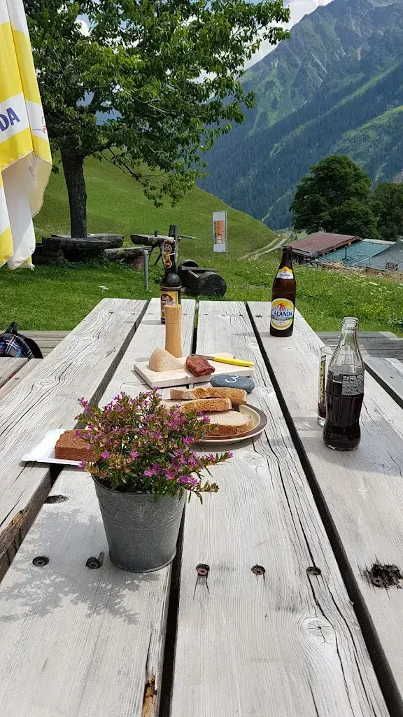 Klaus Treff_Hennägadä Bäsmabeizli (Gadäwäg: Klosters PUR)_Klosters-Serneus_review