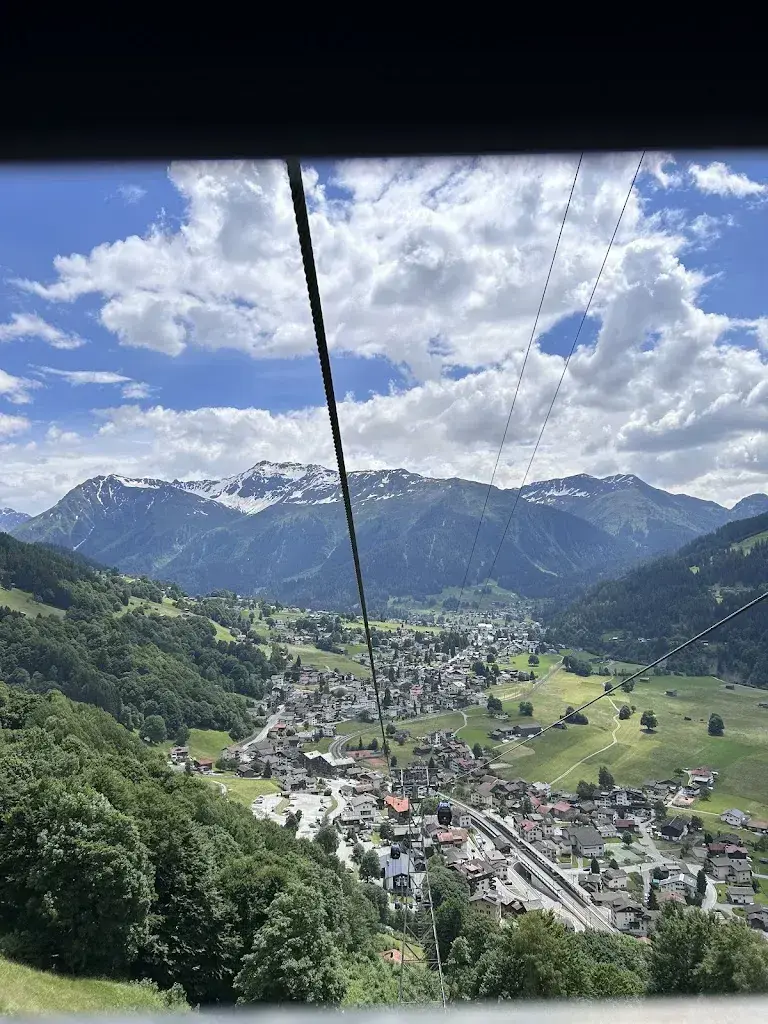 Johan Simatupang_Madrisa-Alp_Klosters Dorf_review