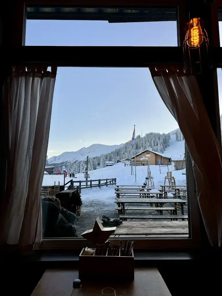 Hazel Baluyos_Bergbaiz_Malix_avis