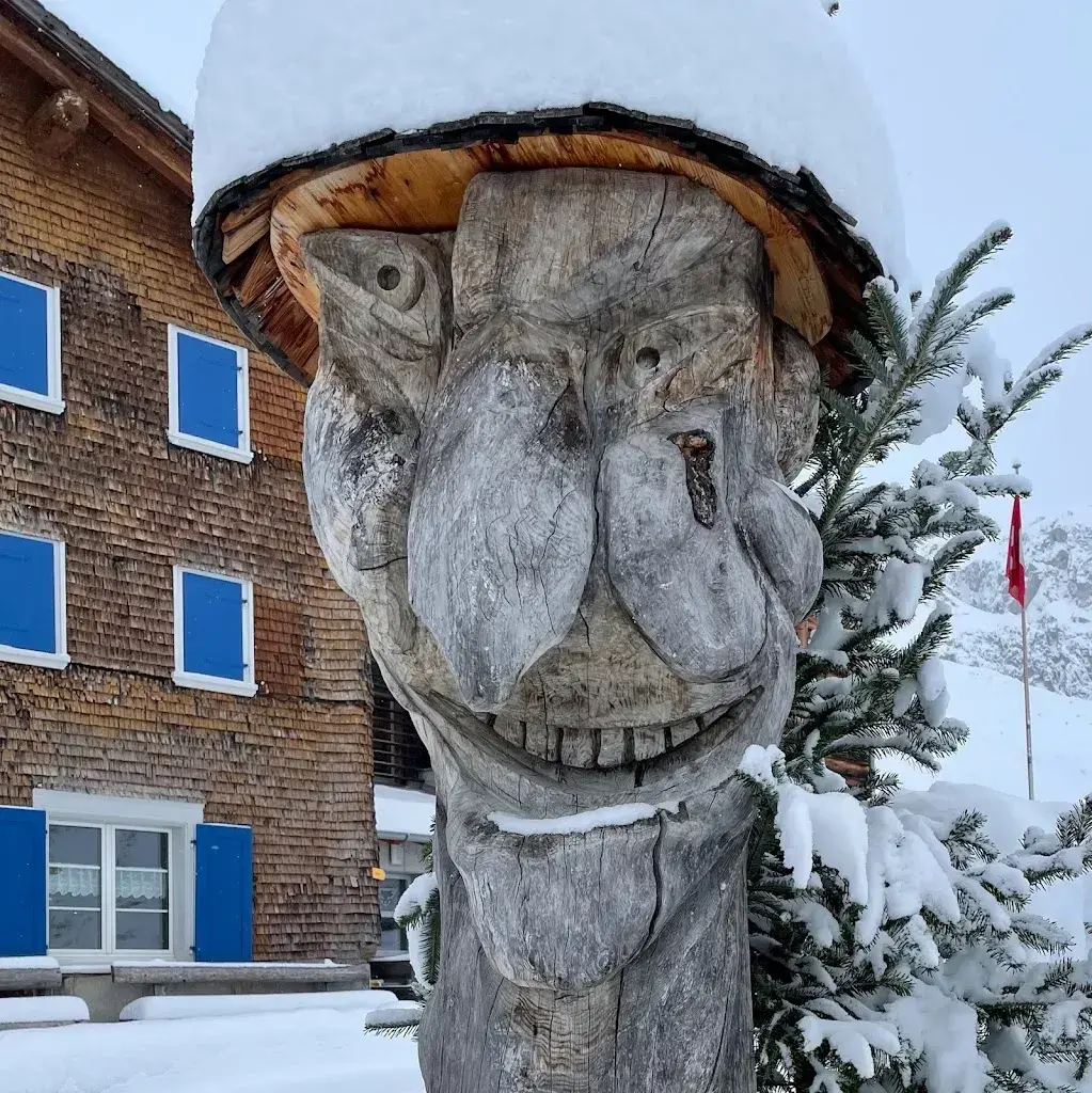 Rainer W. Meichtry_Berghaus Sulzfluh_St. Antönien_review