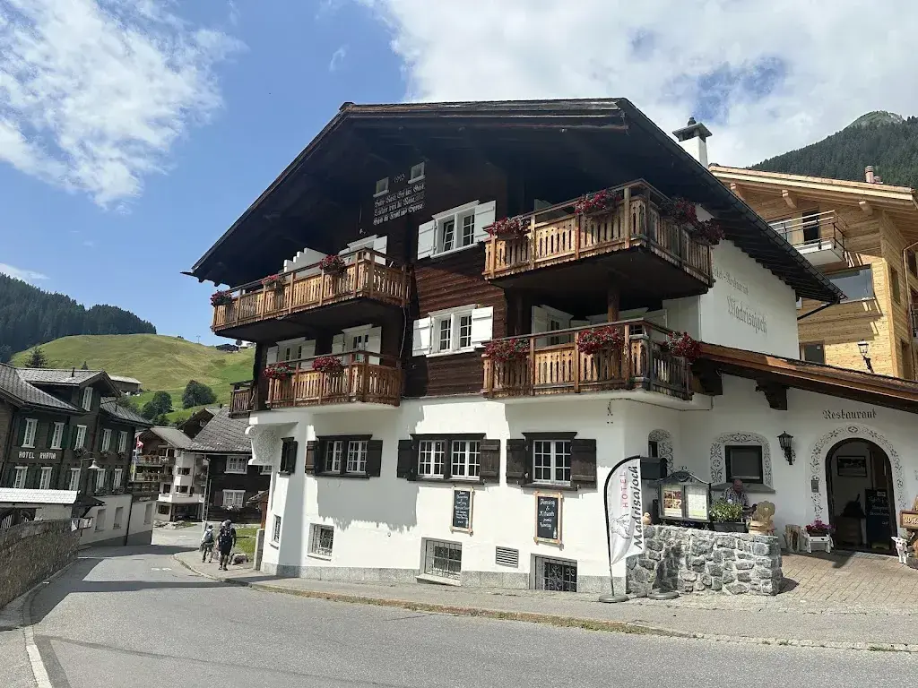 Kai-Christian von Vollard-Bockelberg_Restaurant Madrisajoch_St. Antönien_reseña