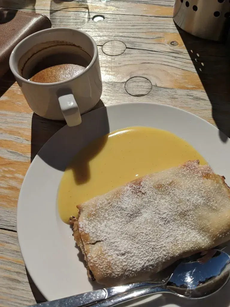 Jiamin Zhu_Prätschalp Beizli_Arosa_avis