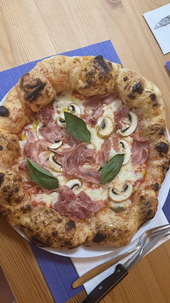 Aneta Harkabusova_MONTI's PIZZA HÜSLI_Thunstetten_avis