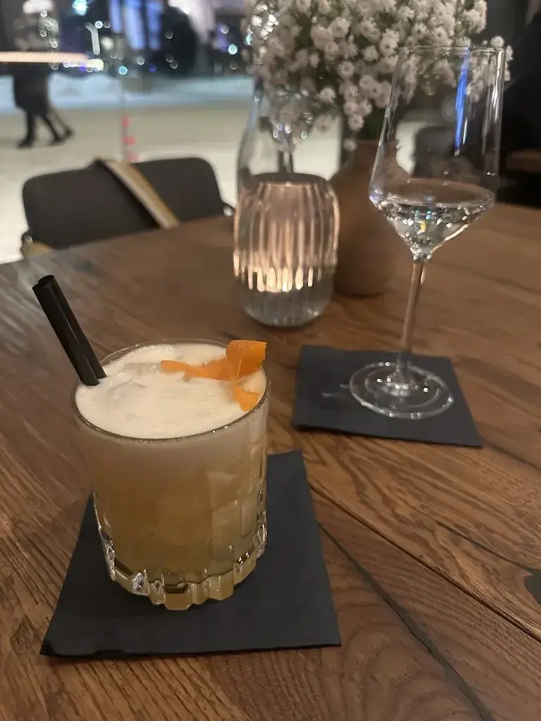 Urban Schweizer_Luftpost - by Postresidenz am See_Arosa_review