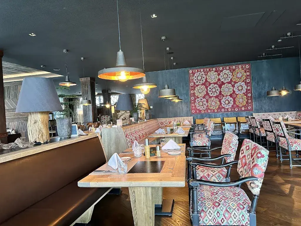 TWIST Restaurant & Terrasse_Arosa_slider_image_3