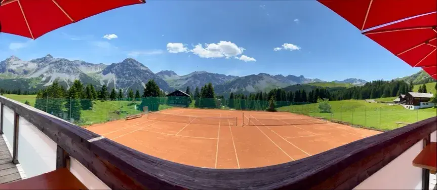 Julian Dippel_isblaatere_Arosa_review