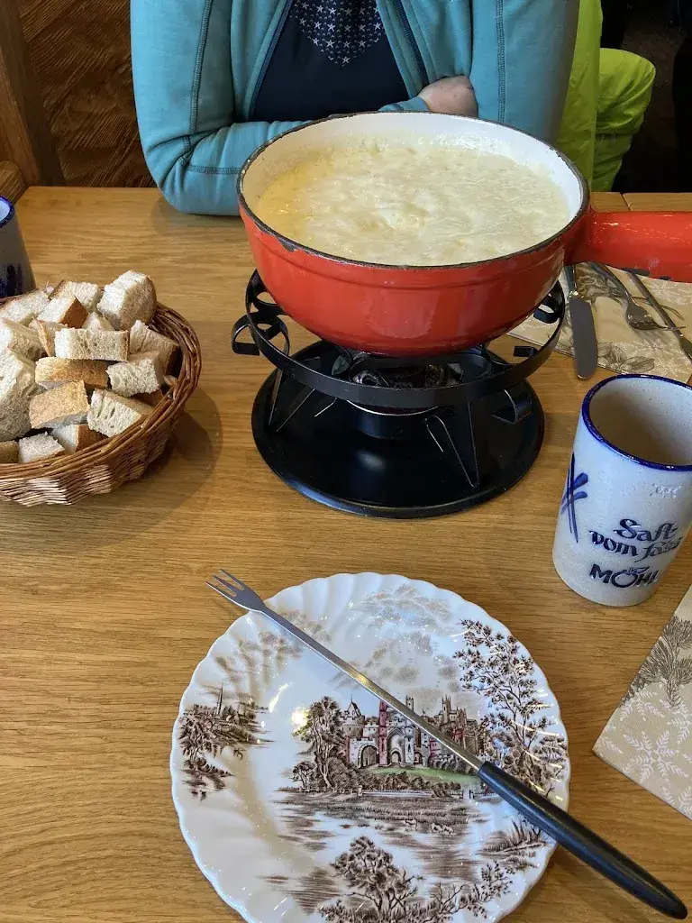 Justė Galvydytė_Vetterstübli_Arosa_recensione