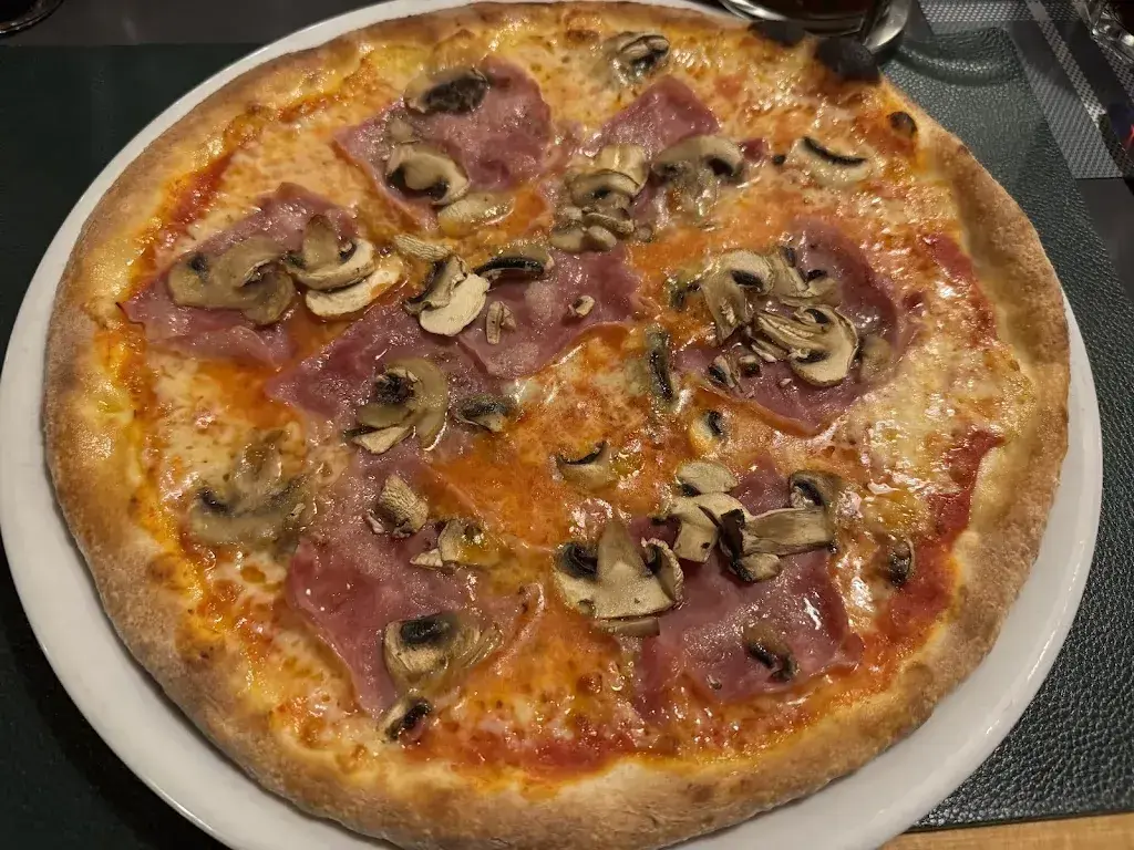 Pizzeria zur Krone_Trimmis_slider_image_2