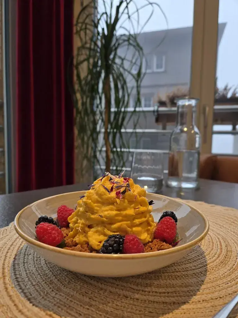 Savitha Racha_Restaurant Charlie's_Arosa_review