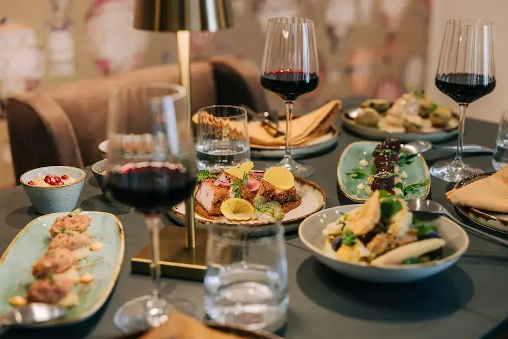 Restaurant Charlie's_Arosa_slider_image_1