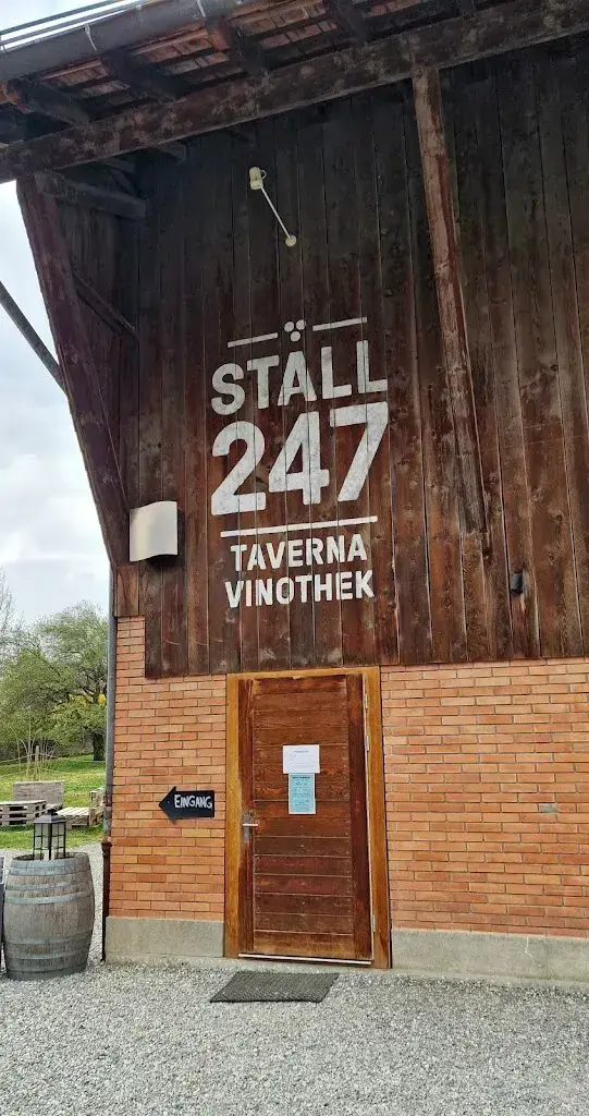 Norbert Meier_Stall 247 - Weinkost & Feinkost im einstigen Kuhstall_Maienfeld_review