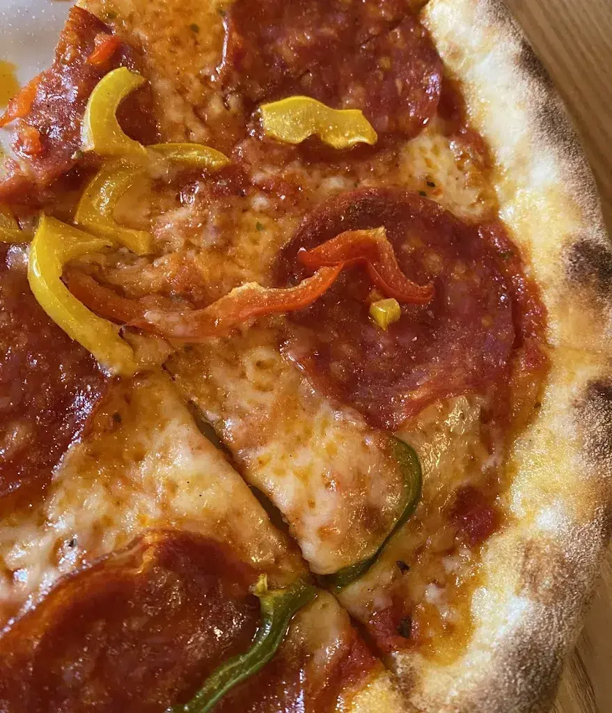 Ghazaleh Eghlima_Pizza Kalo_Zizers_recensione