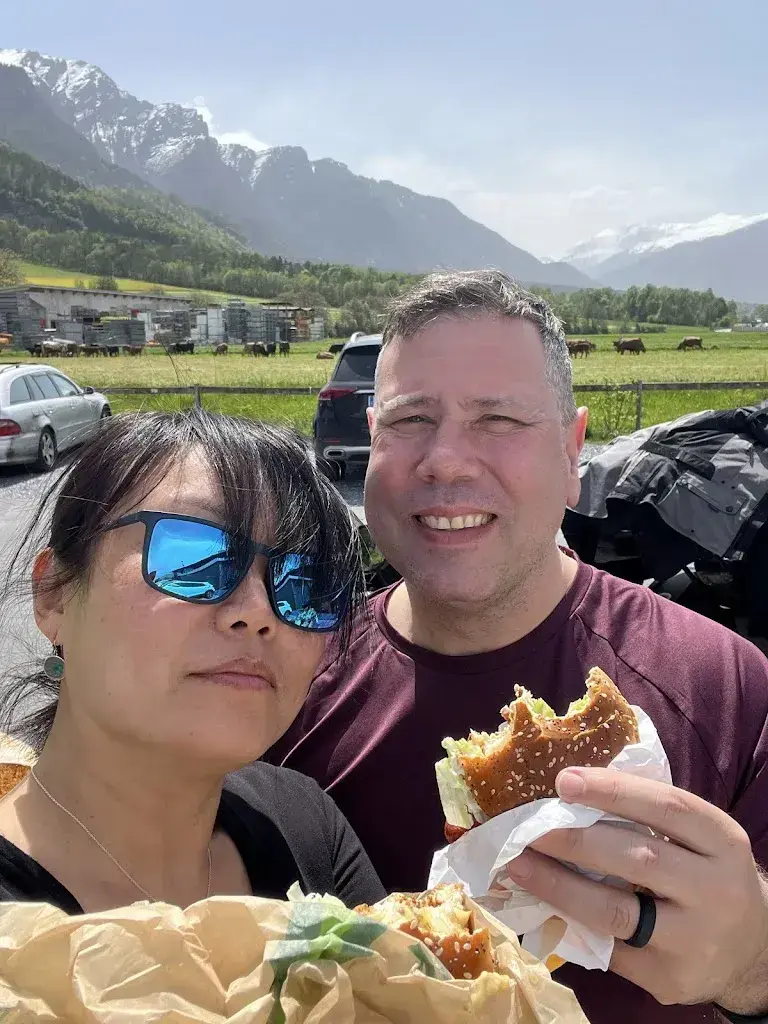 lee cunningham_McDonald’s Zizers_Zizers_reseña