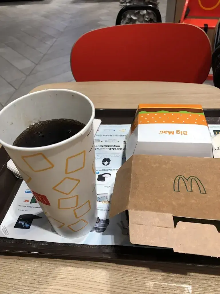 Julia_McDonald’s Zizers_Zizers_reseña