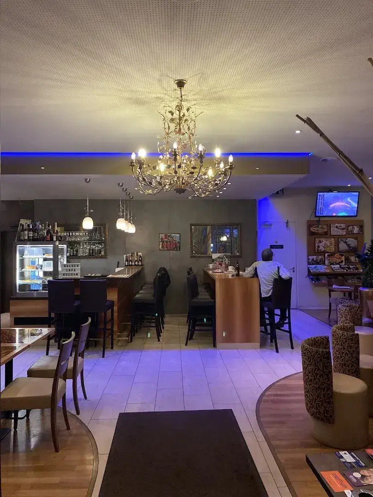 Daniel Bellani_B&L Golden Café_Landquart_reseña