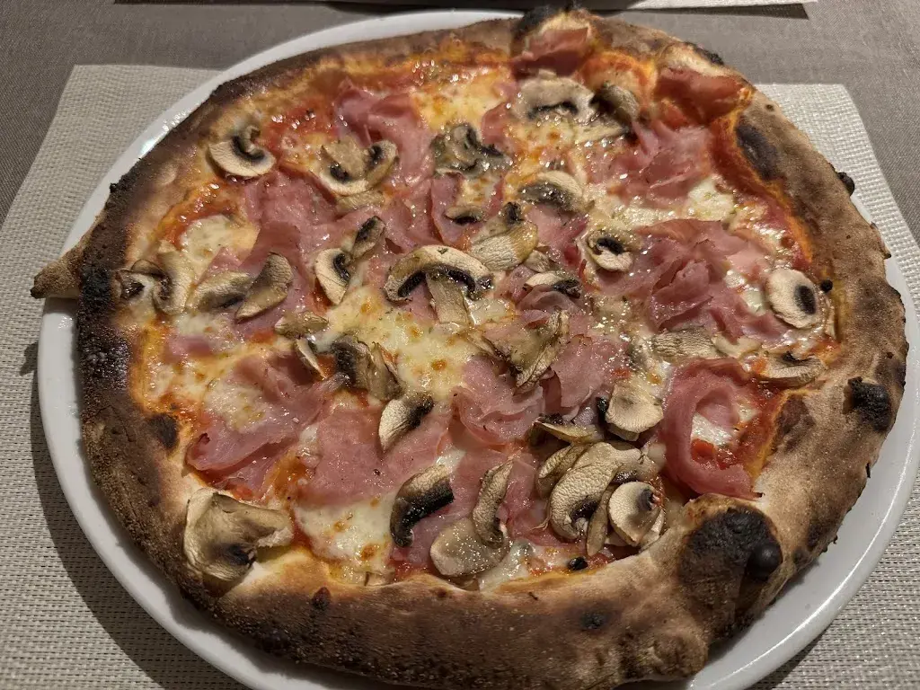 Dominic Handke_Pizzeria Trattoria Mammarosa_Landquart_review