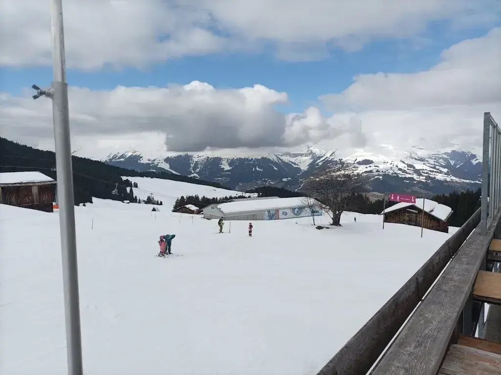 Harry Warmenhoven_Leo's Snackbar_Obersaxen_recensione