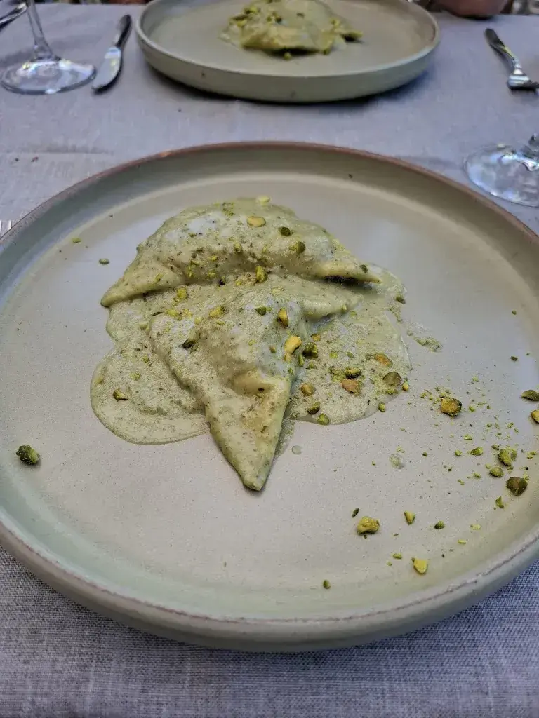 Dem M._La Pergola G&G_Biberstein_review