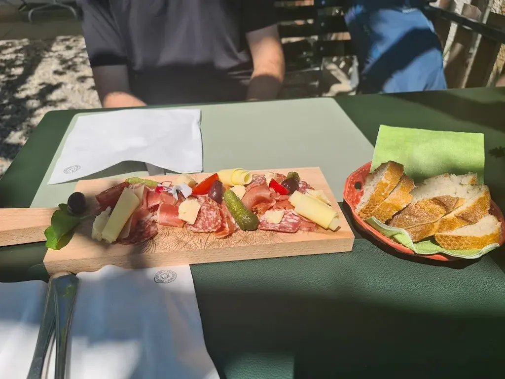 Peter Rayner_Gastwirtschaft Juraweid_Biberstein_review