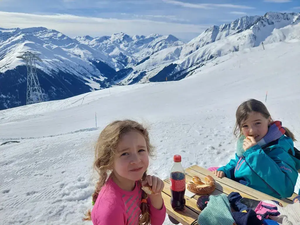 Robert MacKenzie_Cuolm da Vi - La Baracca_Tujetsch_review