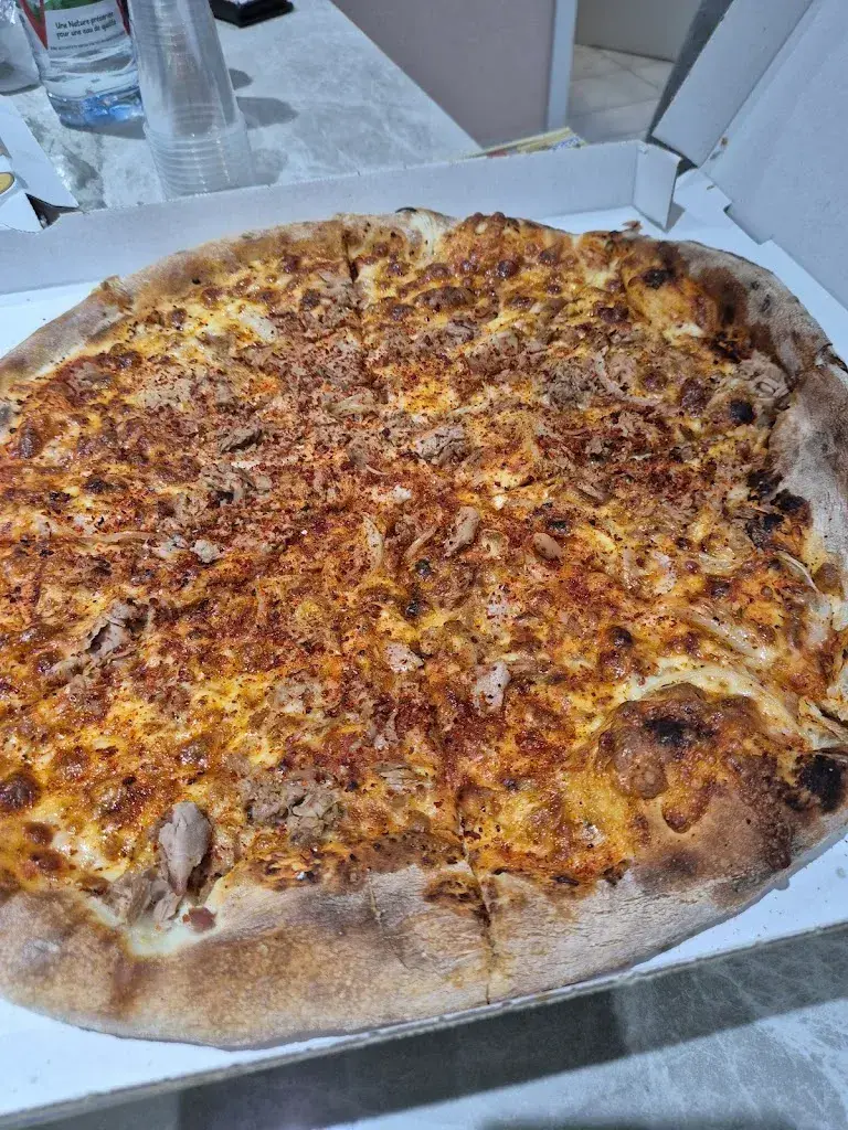 Vithursan Manoharan_Pizza center_Lengnau_avis