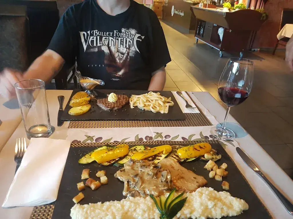 Menu_Pizzeria La Famiglia_Suhr_image_6