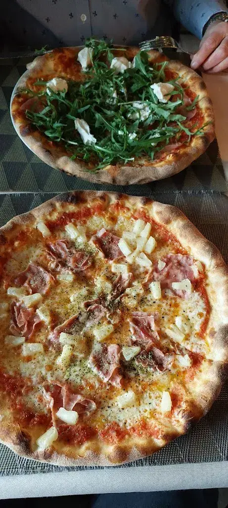 Menu_Pizzeria La Famiglia_Suhr_image_9