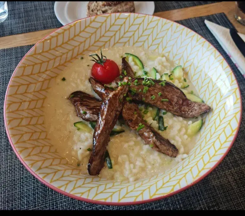 Tschavi Licious_Calix Restaurant_Suhr_review