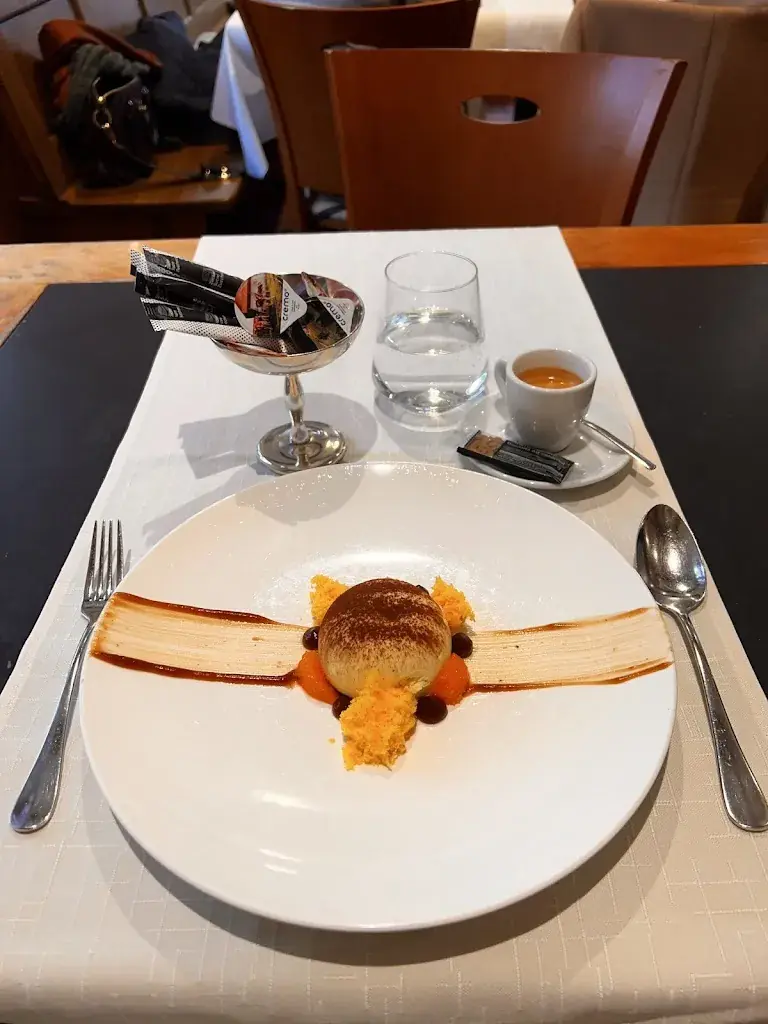 Jonas Becker_Restaurant Rössli_Oberwil_avis