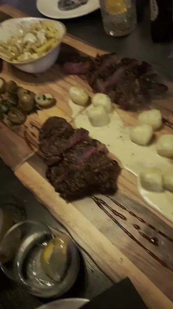 Tyler Reilmann_Platz im Herzen Schweiz_Widen_review