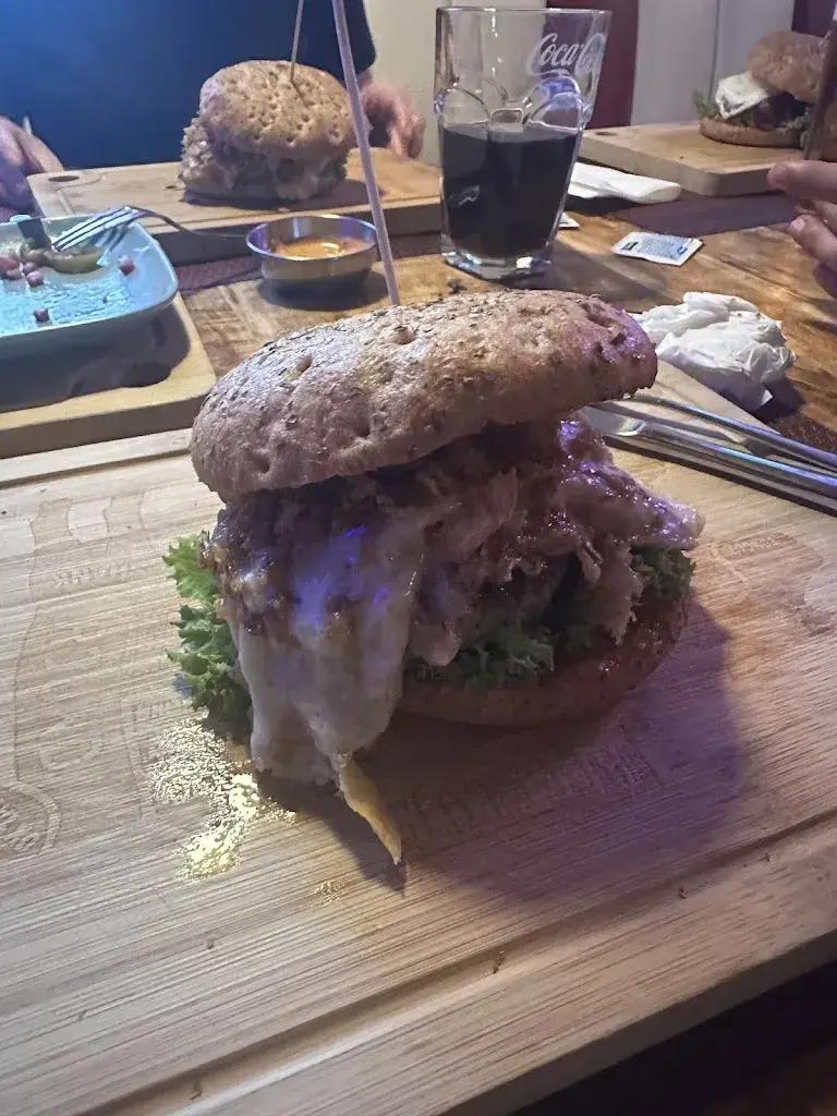 Estela Ntinosi_Tom's Diner Restaurant_Wohlen_avis