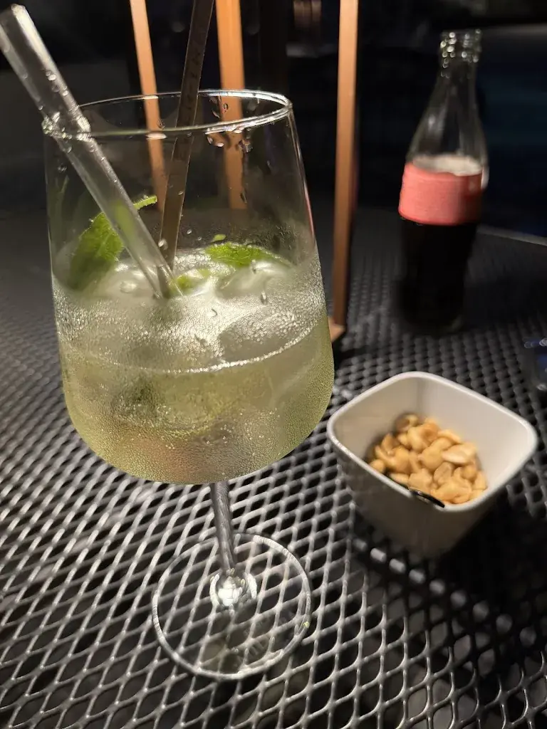 Shathena Tharmalingam_2 klosterparkgassli „Klosterstübli“ by Rafa Martinez_Wettingen_review