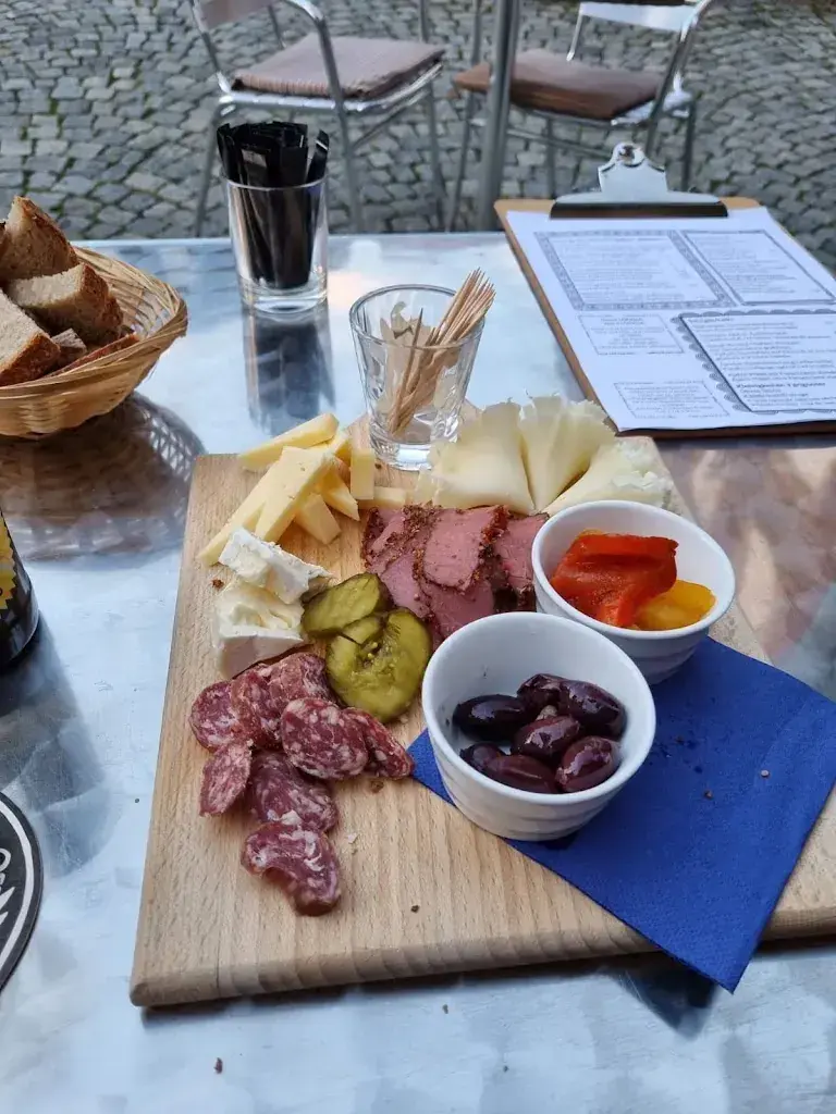 Milim Tanner_Loggia Bistro-Location-Events_Biel_review